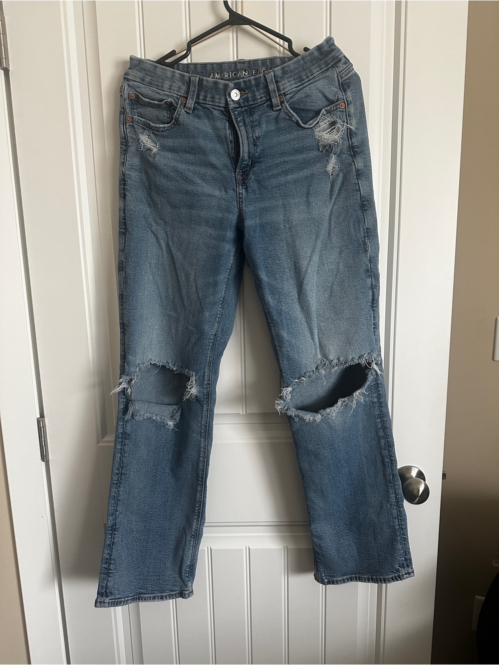 American Eagle Outfitters W10 Straight Leg Ripped Jeans